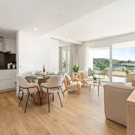 Lejlighed Stylish 2-bedroom In Casares Estepona