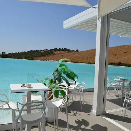 Stylish 2-bedroom In Casares Estepona